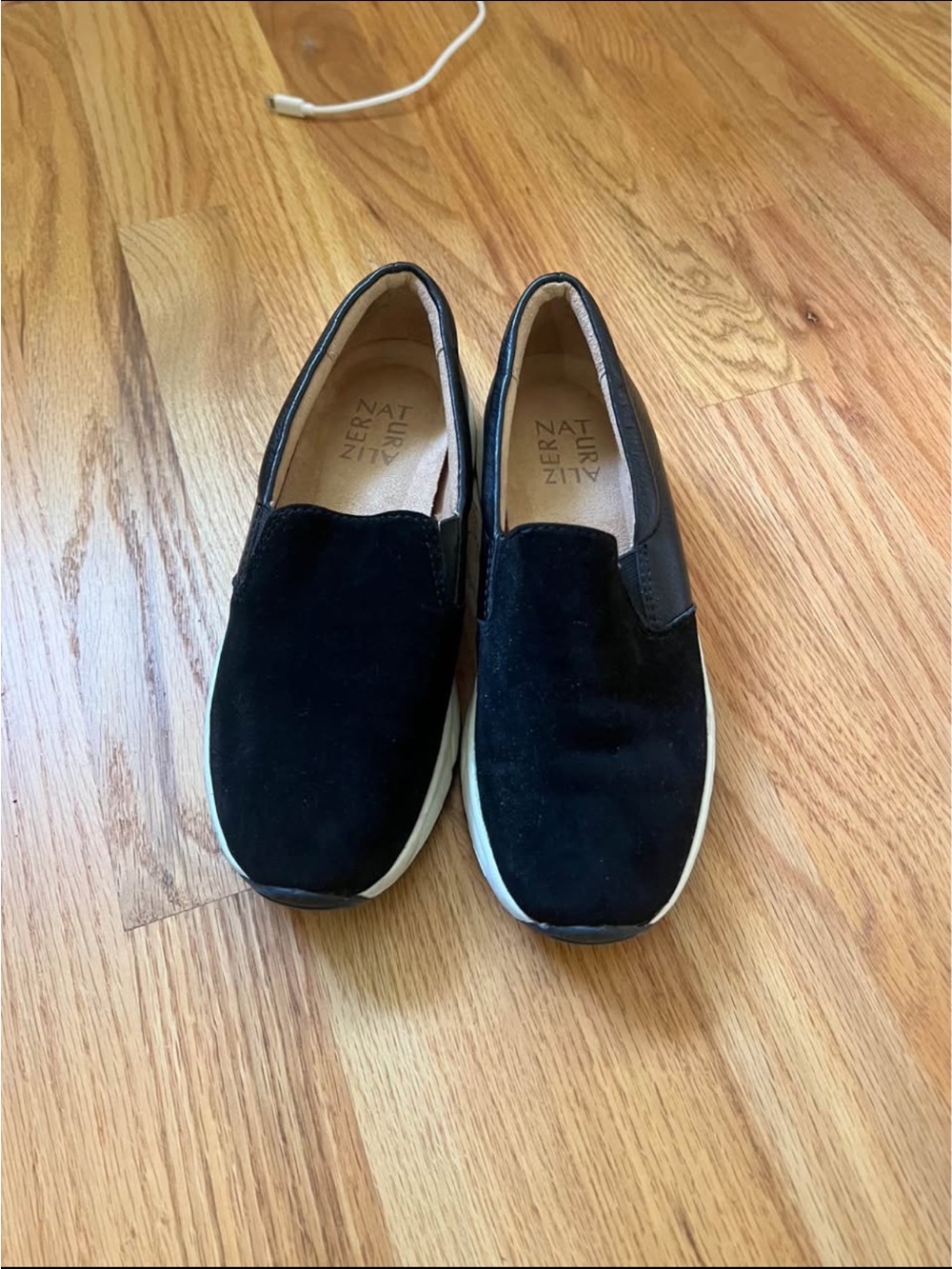 New Naturalizer Black Slip-On Comfort Loafers with White Sole size 5.5 - Picture 4 of 6
